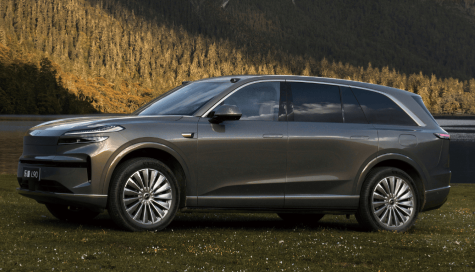 销量增长30%！蔚来上半年营收超300亿元，李斌：四季度盈利仍有挑战