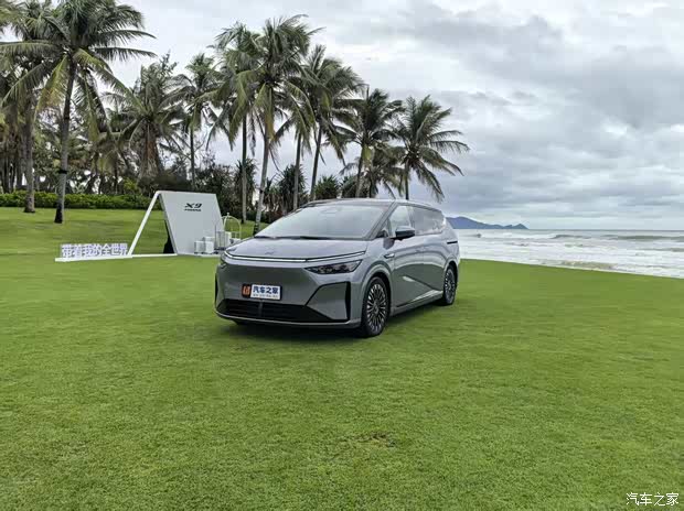 综合续航超1600公里 四季度内上市 小鹏X9增程版实车外观亮相