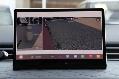 5.88万起！带无框车门和430km续航，这台精致小车香不香？